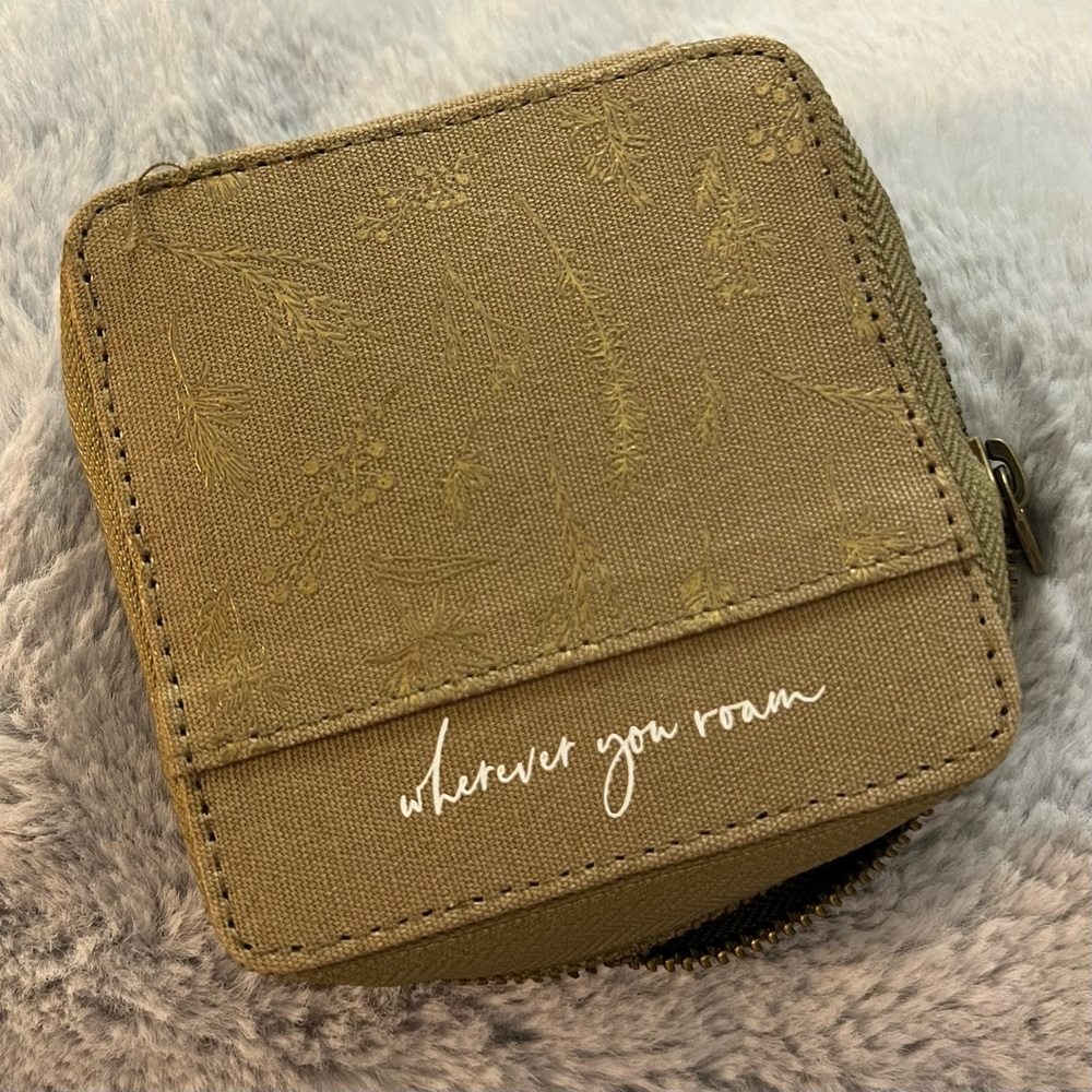 Young Living zip oil pouch unused Wherever You Roam